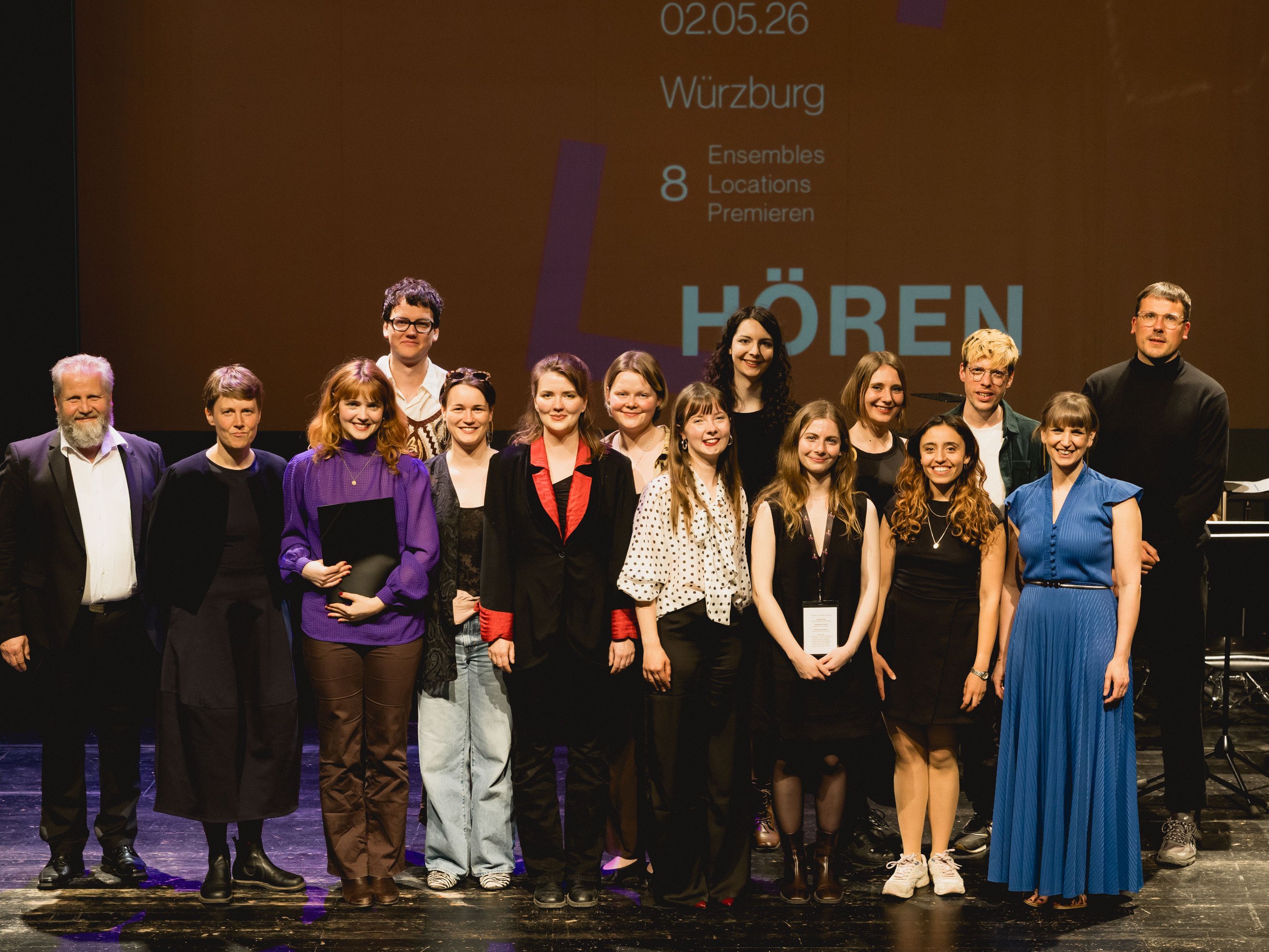 Die Preisträger und Preisträgerinnen mit dem Organisationsteam | ©Stefan Bausewein