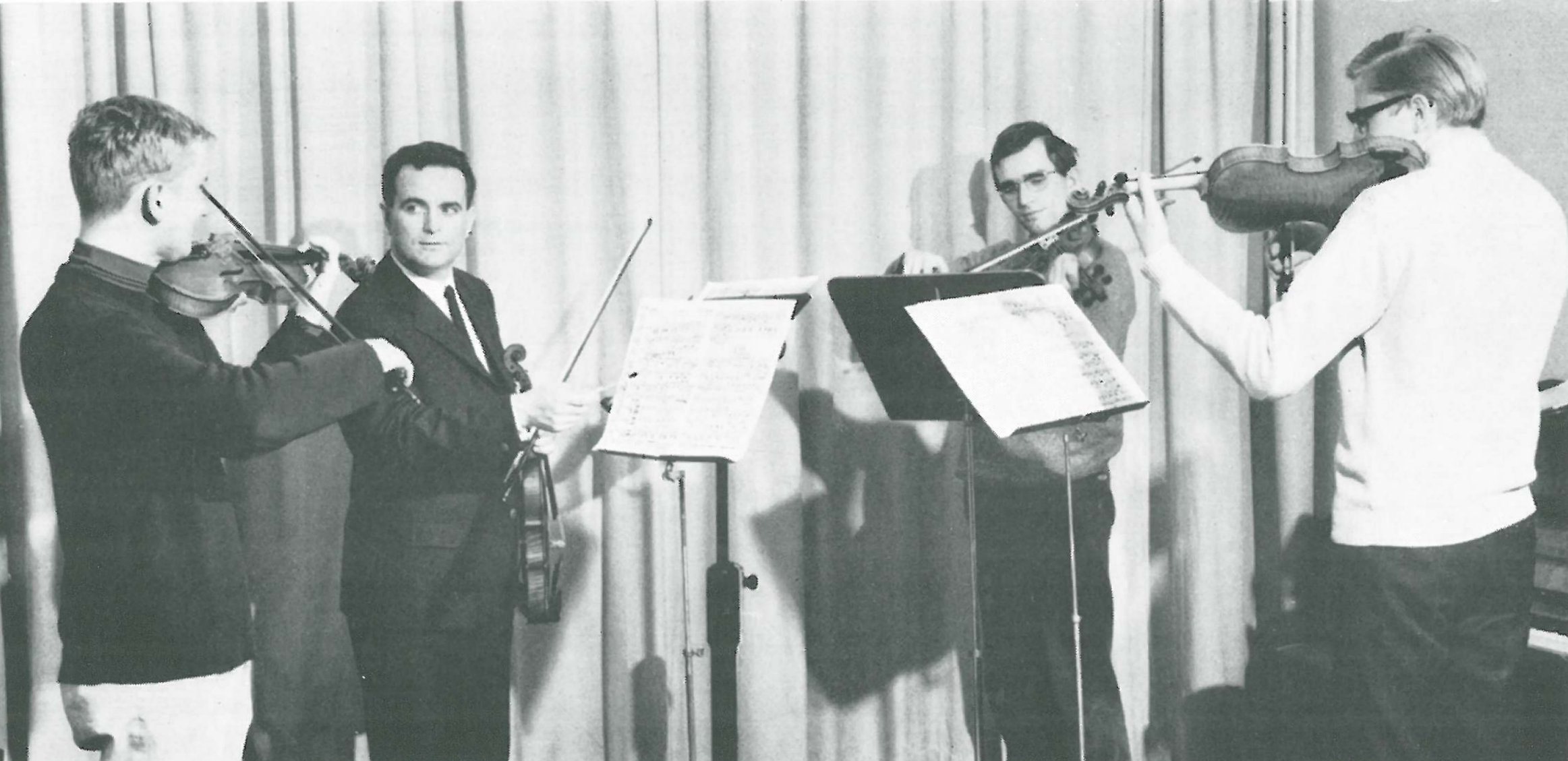 Franz Hennevogl (2. von links)