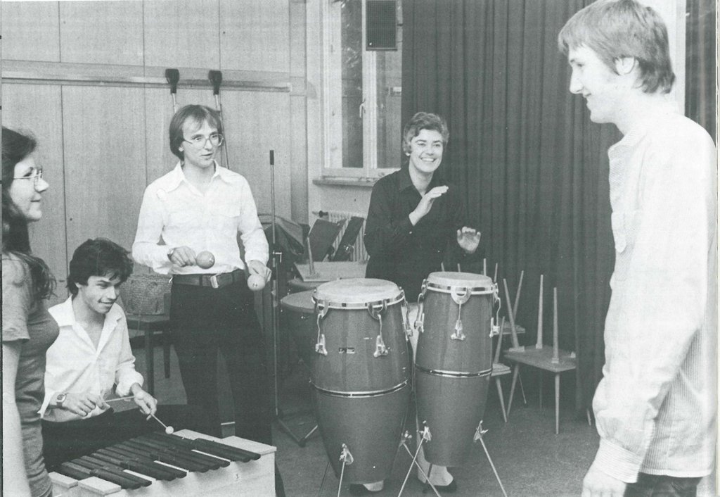 Helge Pfeuffer (Rhythmisch-musikalische Erziehung, Musiktherapie) (2. von links)