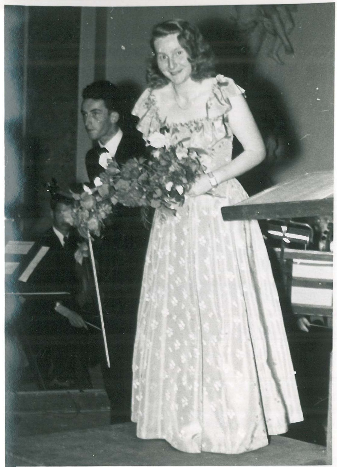 Erika Zeuner (später Rau) und Alfons Loeser im Gartensaal der Residenz am 15.7.1952. 
